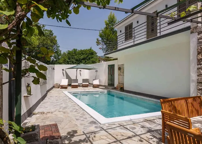 Holiday home Unit_type_terraced_house With Pool 55425 *